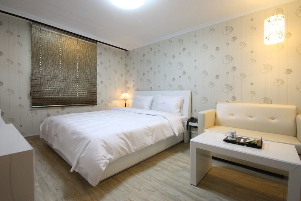 Gallery Tourist Hotel Cheongju Exterior photo