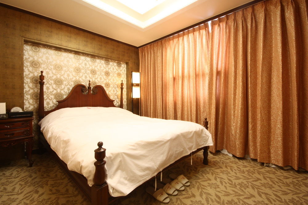 Gallery Tourist Hotel Cheongju Exterior photo